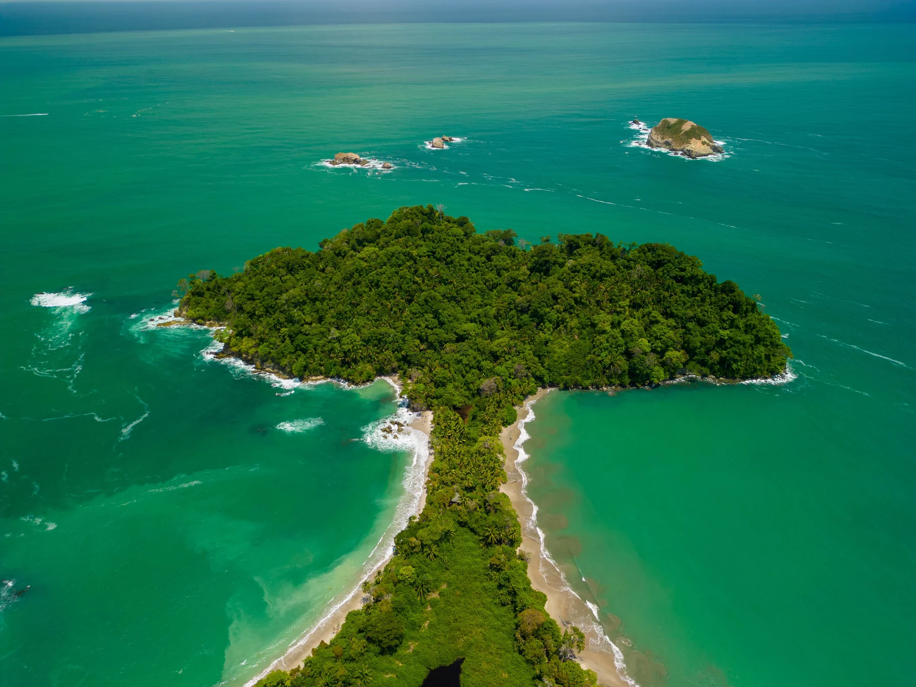 Veduta aerea di una penisola coperta di giungla, Costa Rica