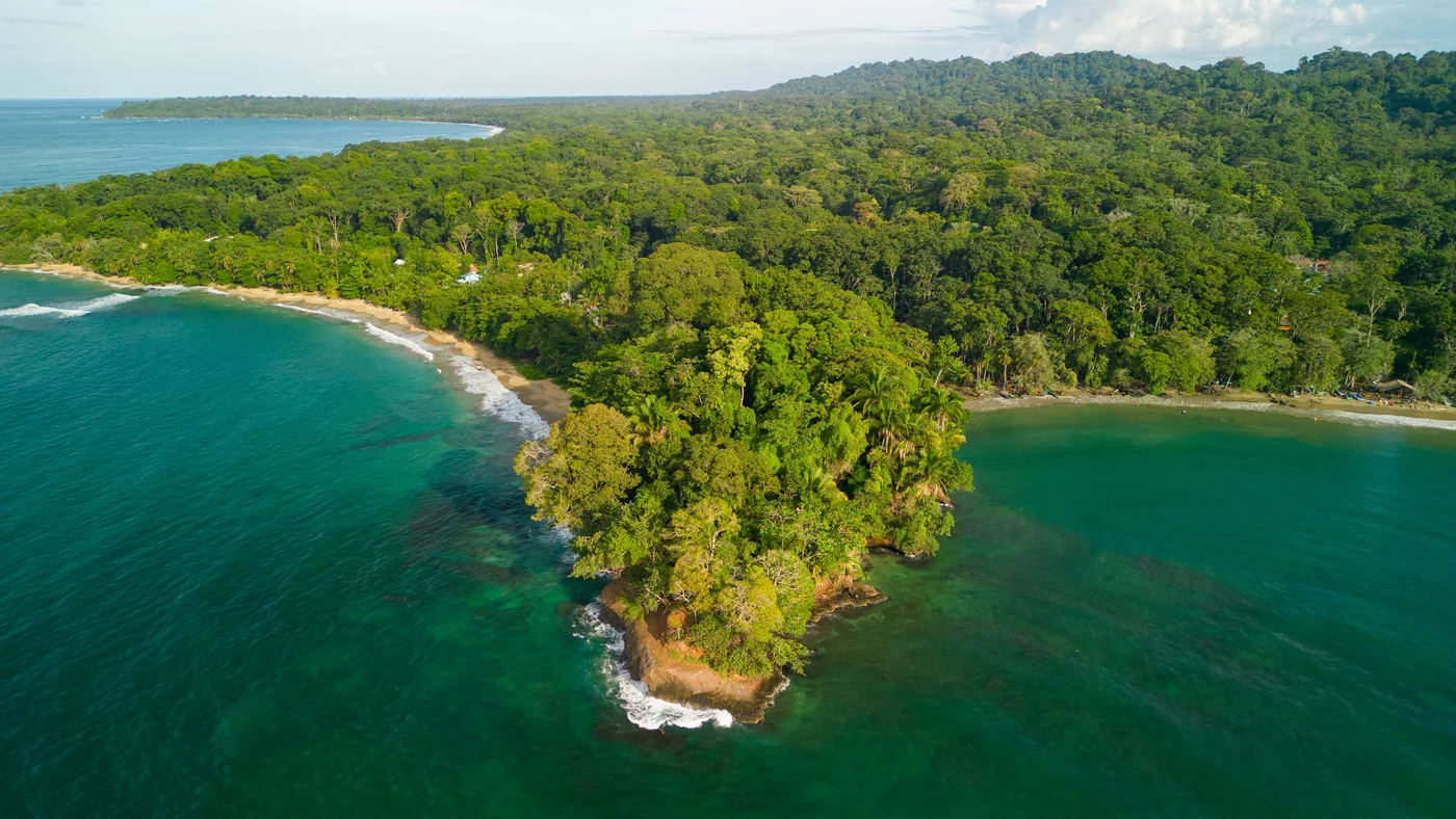 Veduta aerea di una spiaggia a Punta Uva, Costa Rica